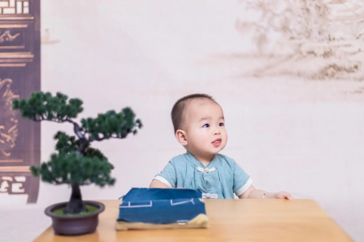 代怀生子好找吗宝宝几个月可以吃粥